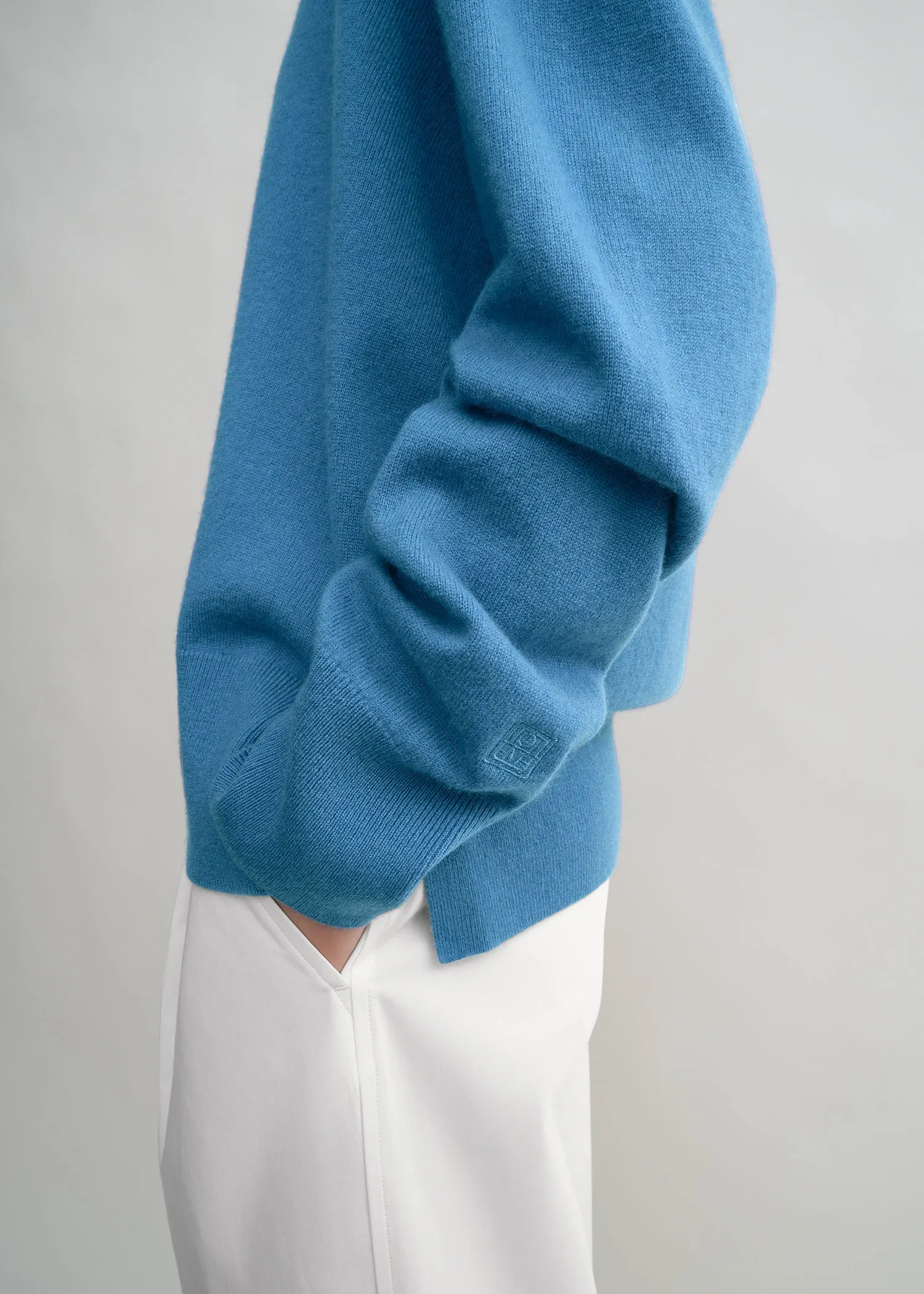 Crew-neck cashmere knit azure