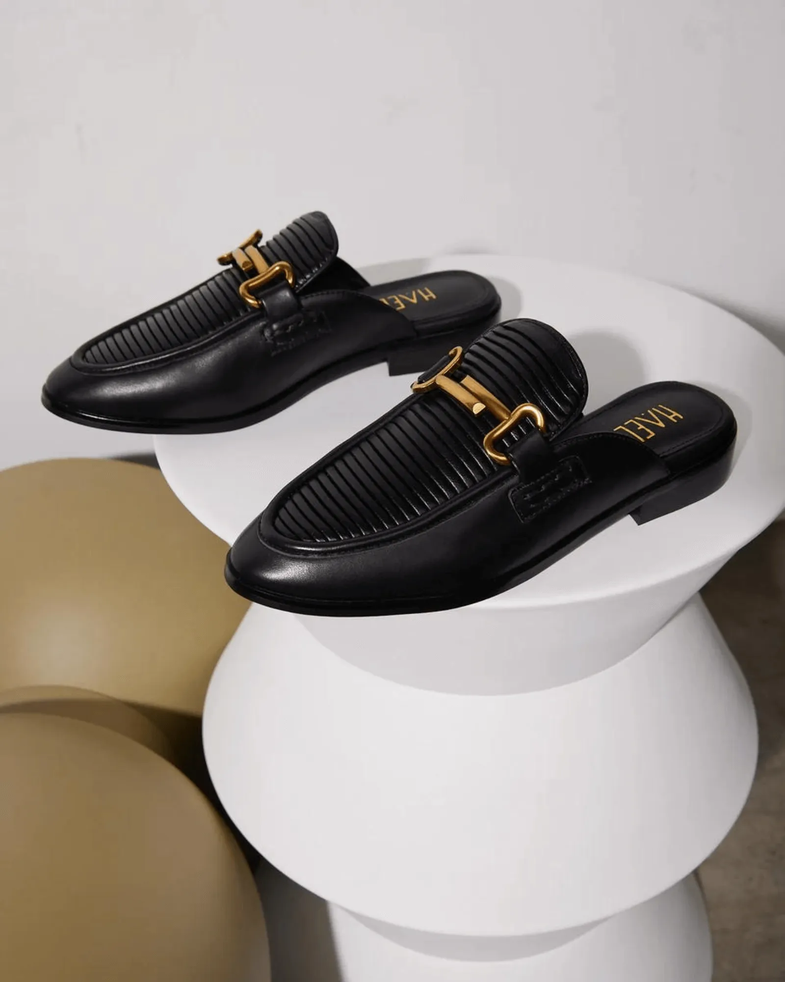 WALKER FLATS BLACK LEATHER